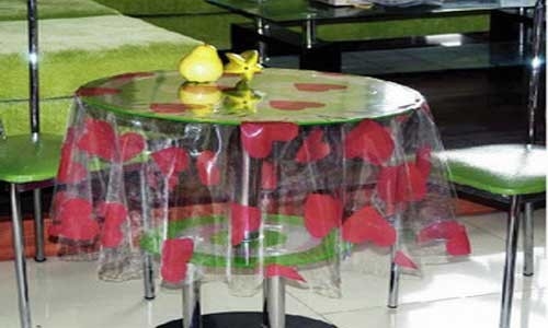 Kundenspezifische klare PVC-Tischdecke mit dem Herzen gedruckt für Kaffeestube